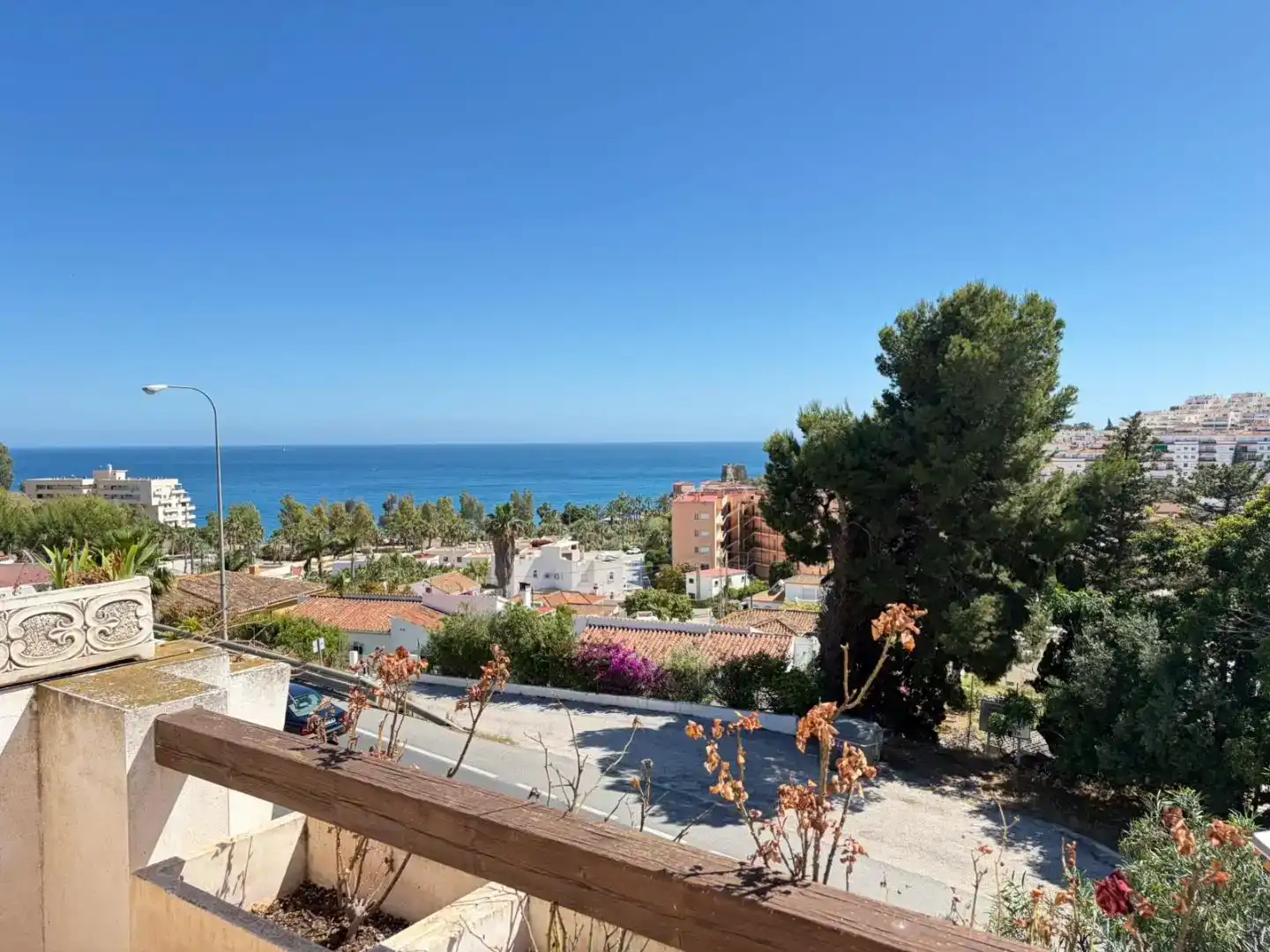 Vista exterior de Casa adosada en venda en Almuñécar amb Piscina i Balcó