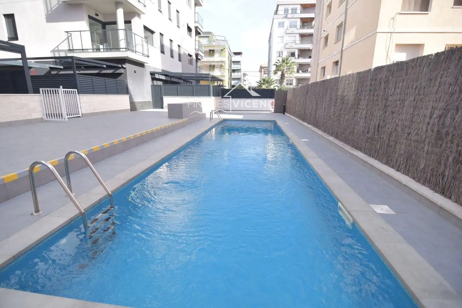 Schwimmbecken von Wohnung zur Miete in Calafell mit Klimaanlage, Heizung und Terrasse