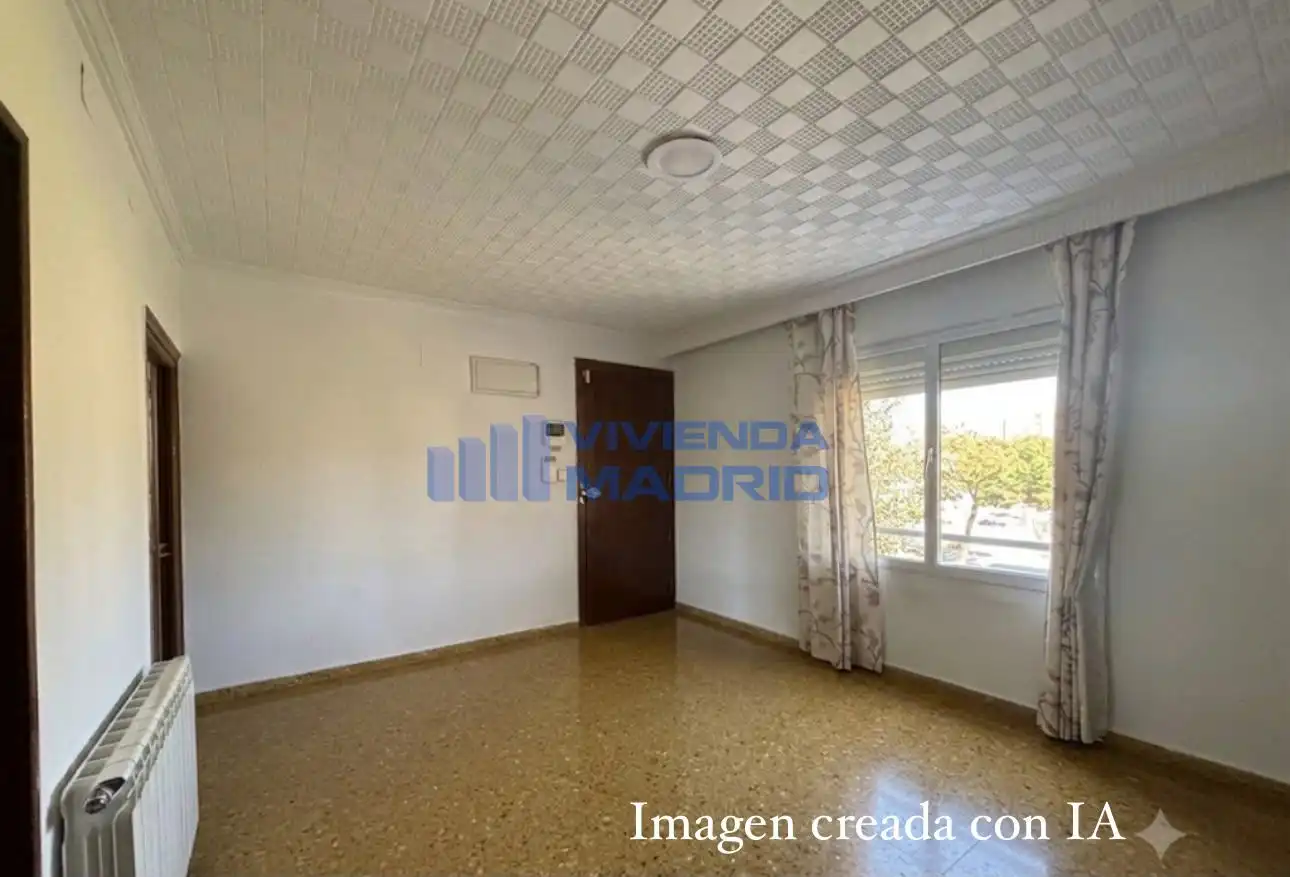 Habitación de Piso en venta en Madrid con Calefacción