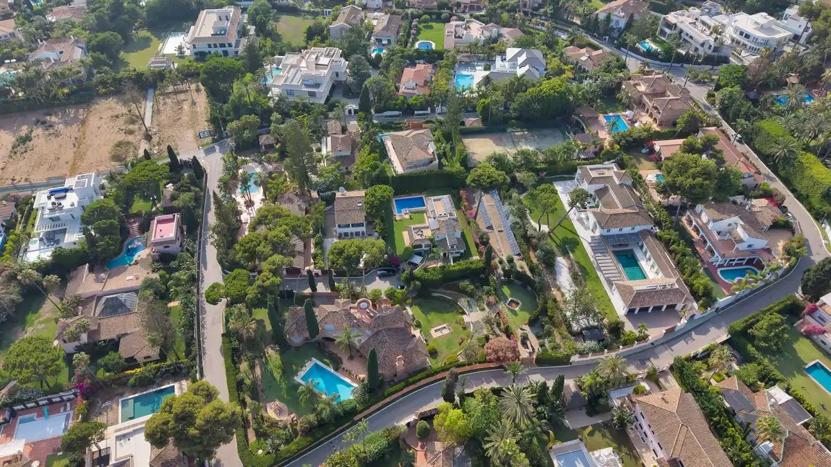 Vista exterior de Casa o xalet en venda en Marbella amb Aire condicionat, Calefacció i Jardí privat
