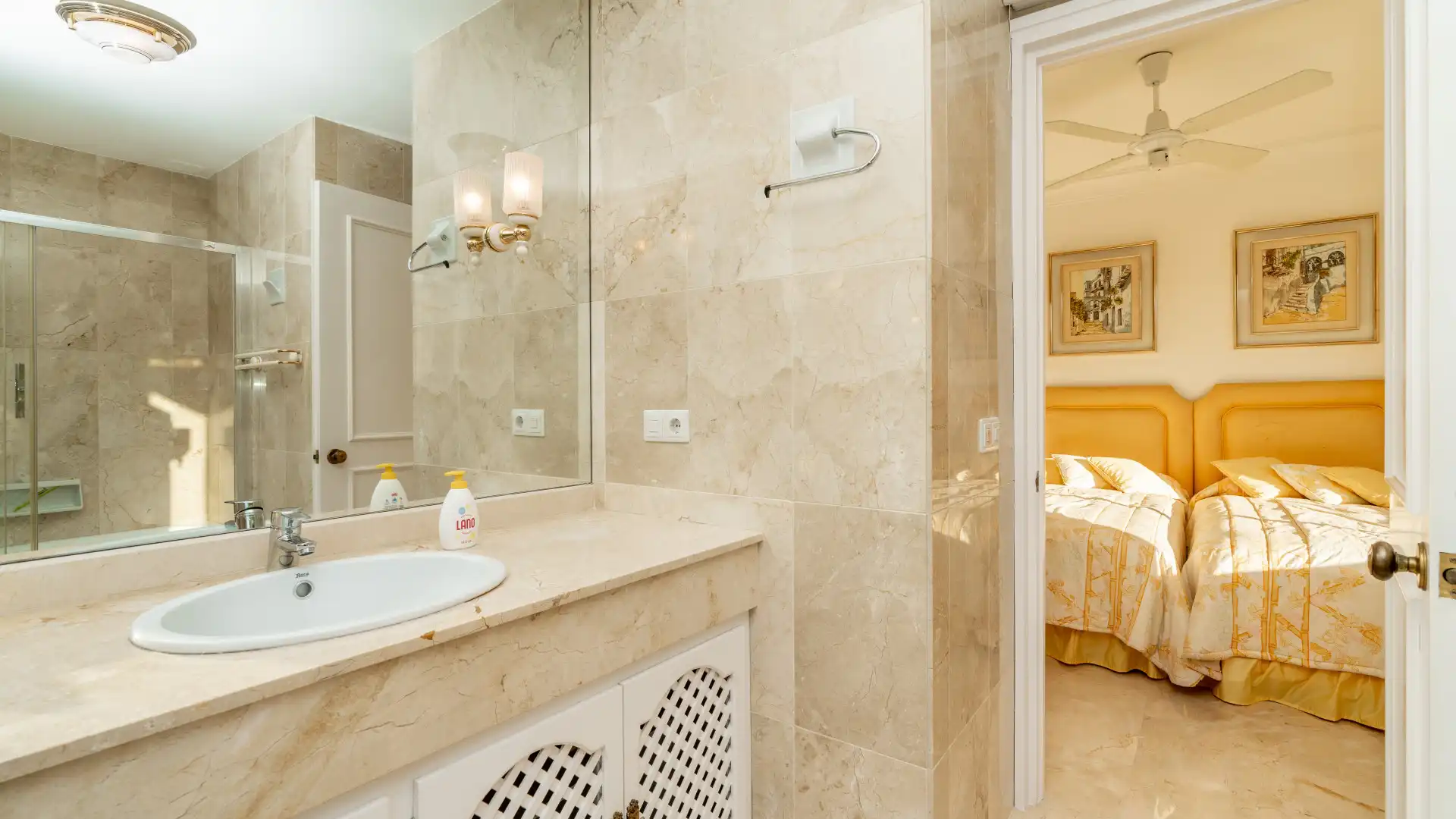 Baño de Apartamento en venta en Marbella con Aire acondicionado, Terraza y Piscina