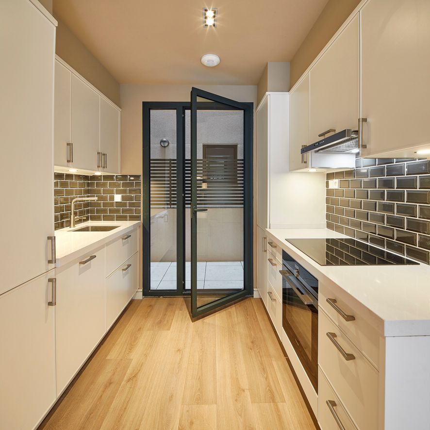 Kitchen of Flat to rent in  Barcelona Capital  with Air Conditioner, Heating and Private garden