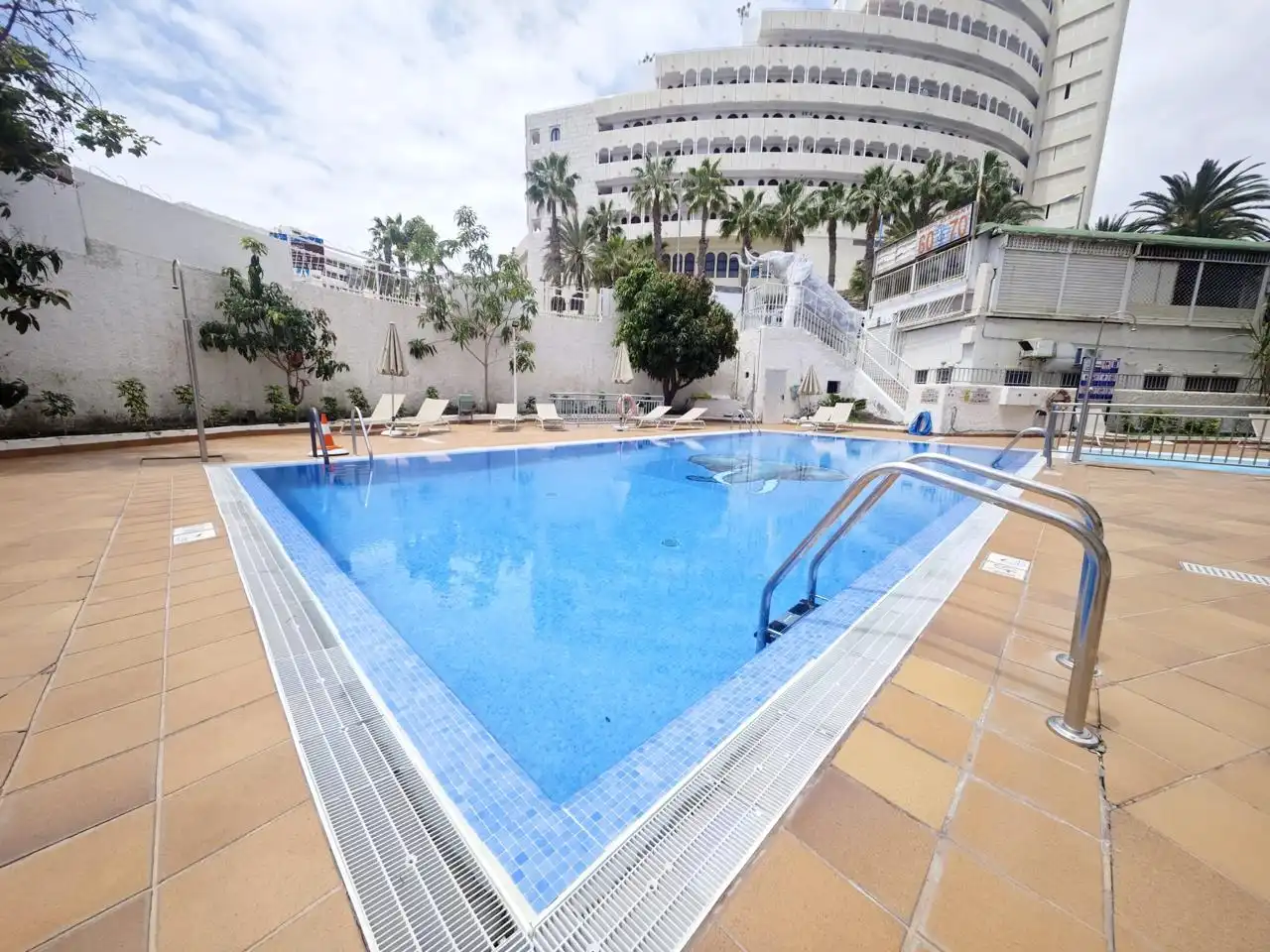Swimming pool of Flat for sale in San Bartolomé de Tirajana  with Air Conditioner, Terrace and Furnished
