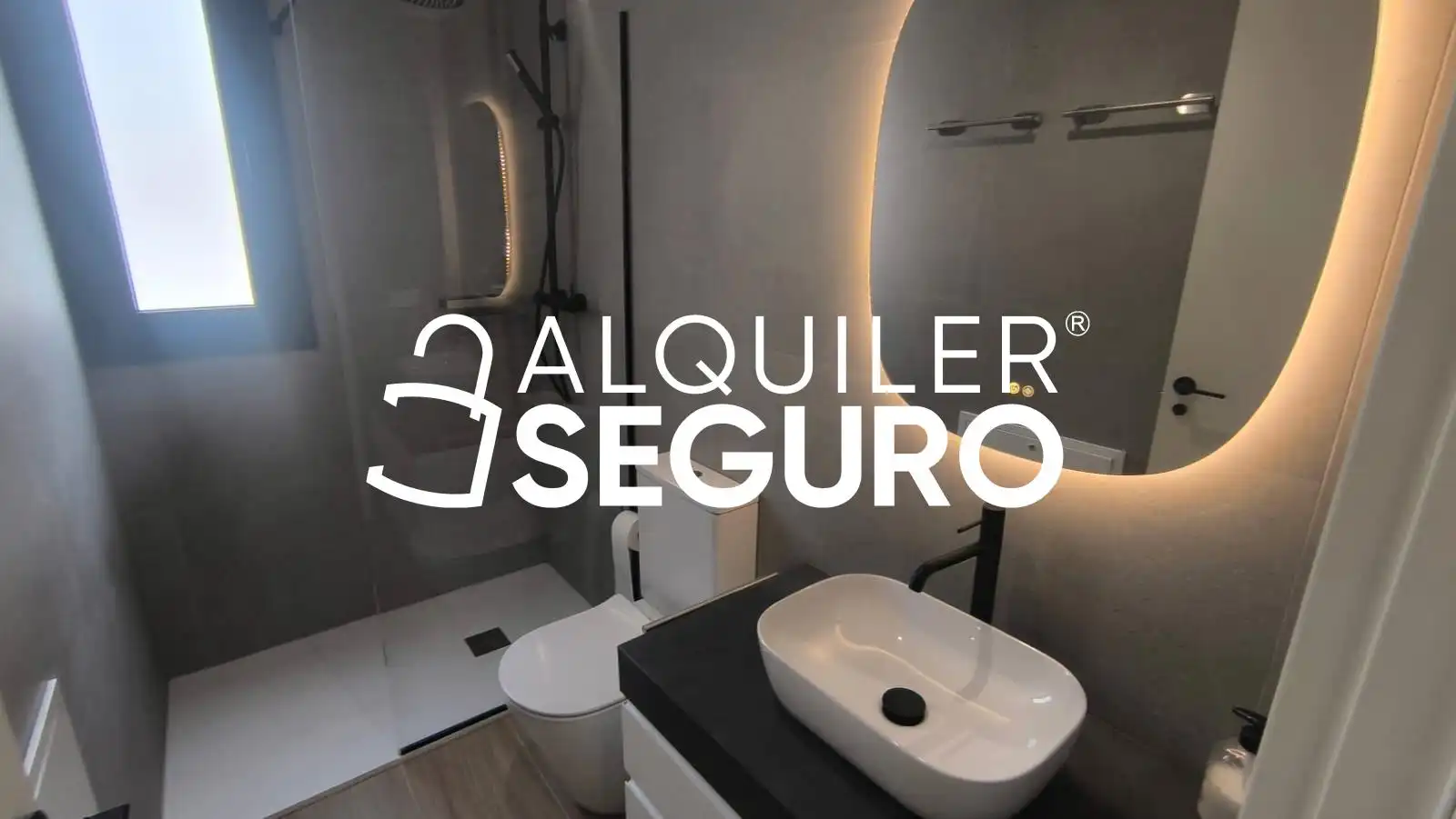 Bany de Àtic de lloguer en Sevilla amb Aire condicionat, Calefacció i Piscina