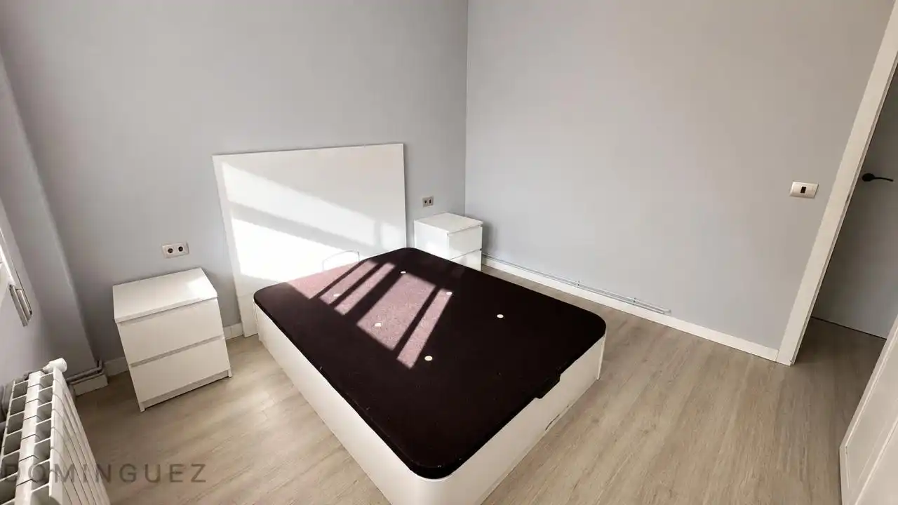 Bedroom of Flat for rent in Vigo   with Heating, Furnished and Balcony