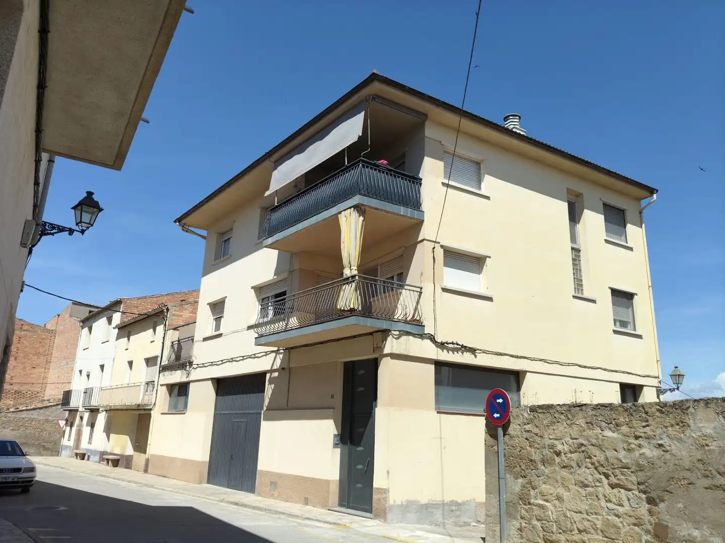 FINCAS INES VENDE CASA DIVIDIDA EN DOS VIVIENDAS CON UN GARAJE DE 150M2. IDEAL 2 FAMILIAS., imatge 2