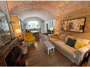 Casa rústica amb jardí de lloguer a Navata