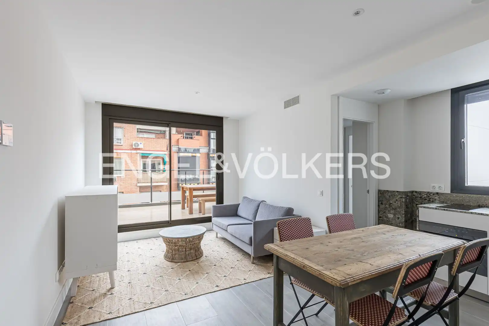 Vista exterior de Àtic de lloguer en Madrid amb Aire condicionat, Calefacció i Jardí privat