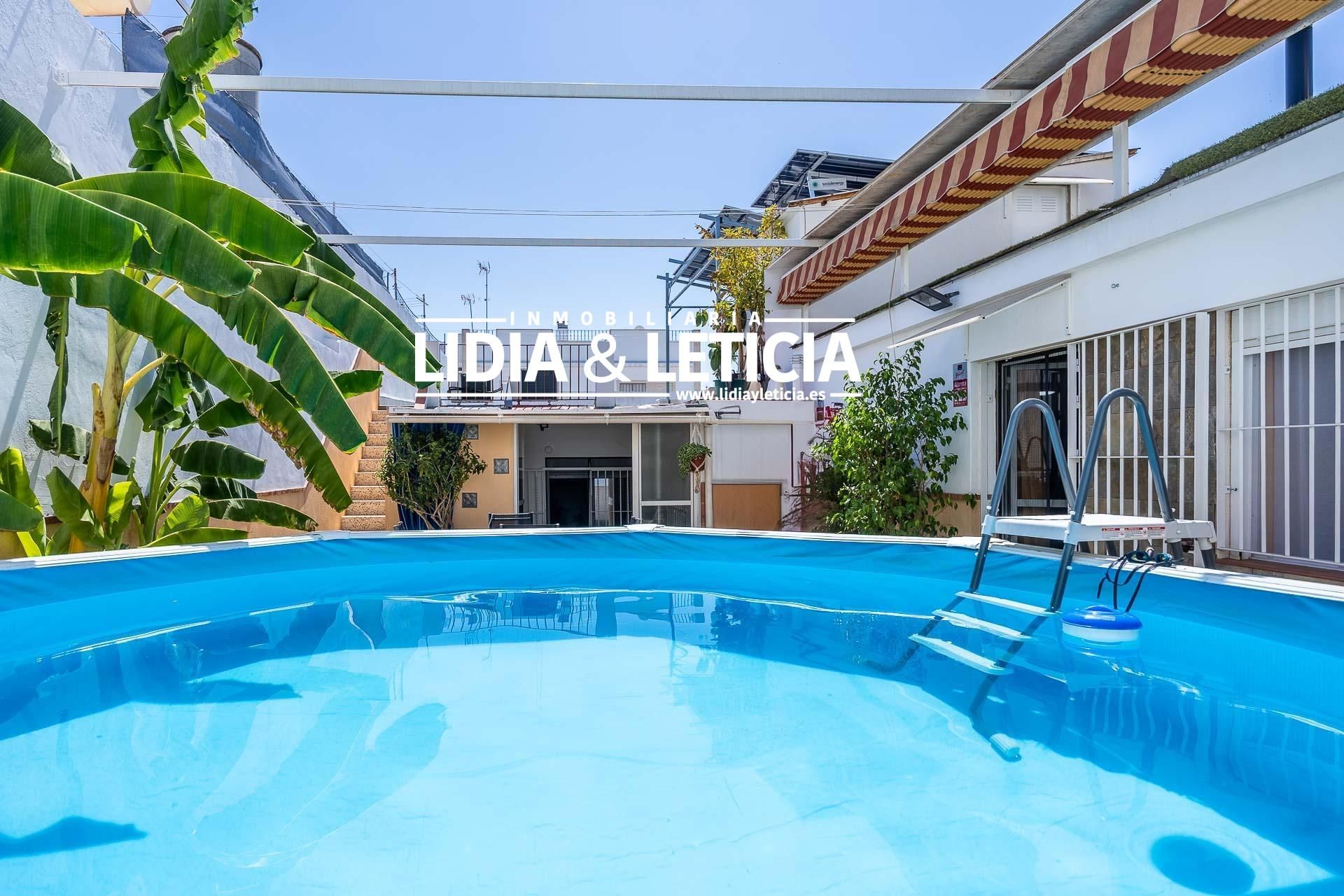 Exterior view of House or chalet for sale in Alcalá de Guadaira  with Air Conditioner, Heating and Private garden