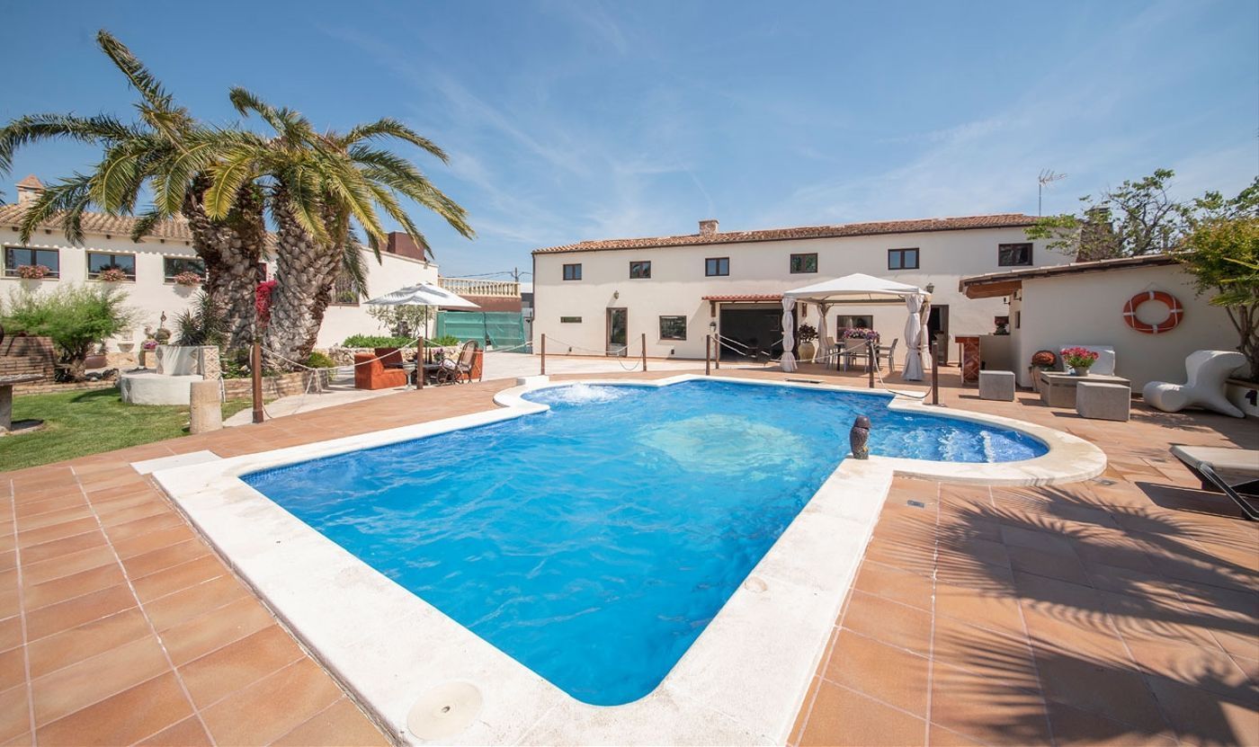 Piscina de Casa o xalet en venda en Vilobí del Penedès amb Aire condicionat, Calefacció i Terrassa