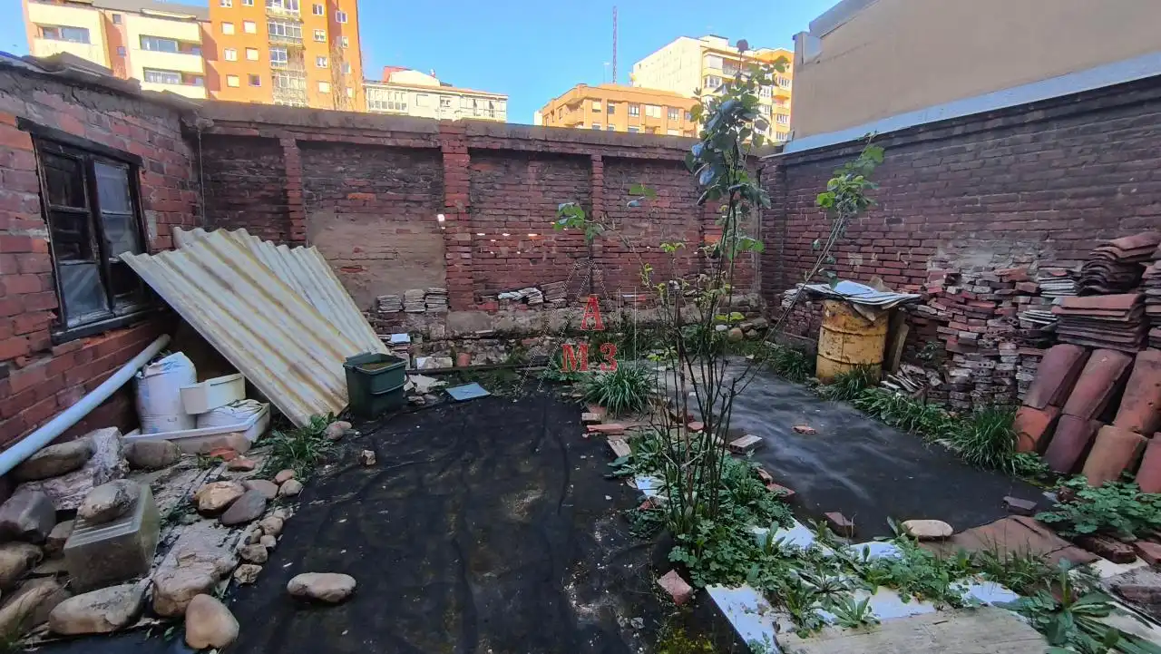 Jardín de Casa o chalet en venta en León Capital  con Calefacción y Trastero