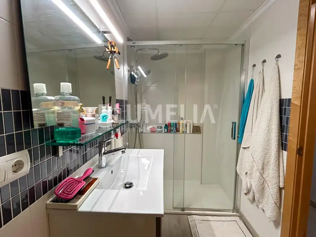 Baño de Apartamento de alquiler en Dénia con Aire acondicionado, Calefacción y Jardín privado