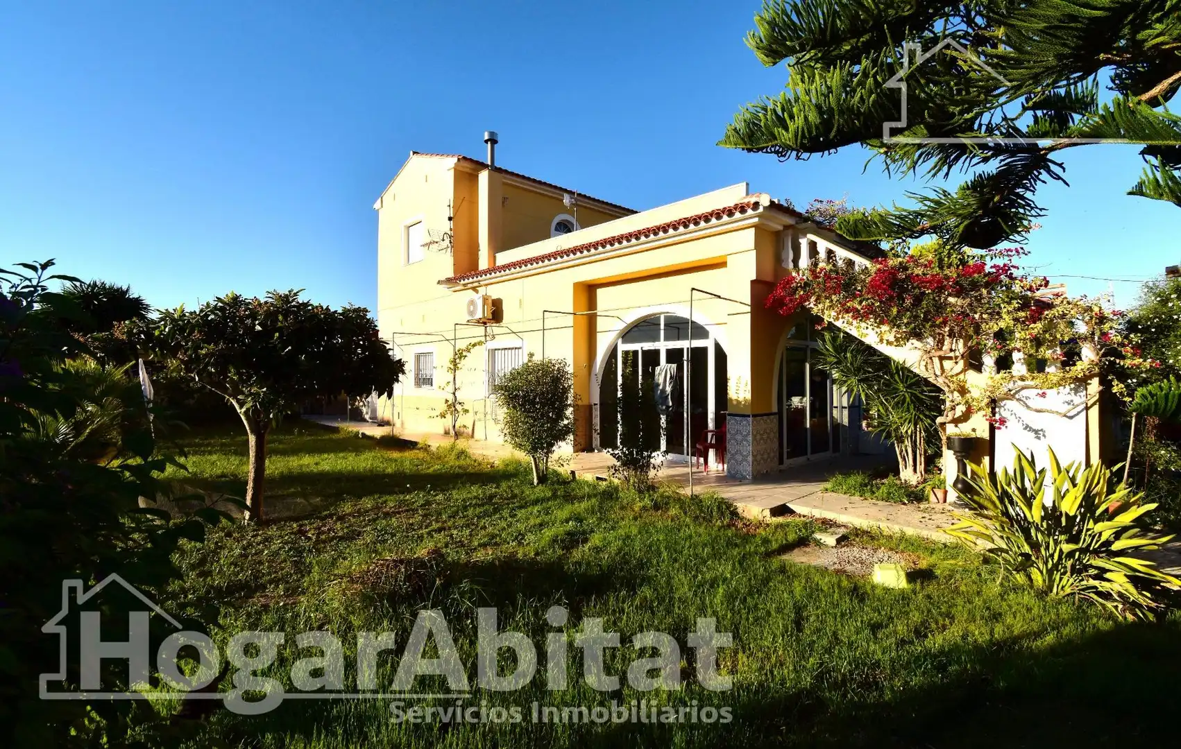 Exterior view of Houses for sale in Oliva  with Air Conditioner, Private garden and Terrace