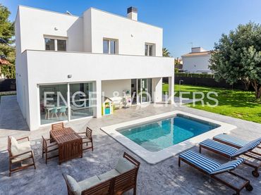Haus mit Pool zum Verkauf in Santa Eufemia