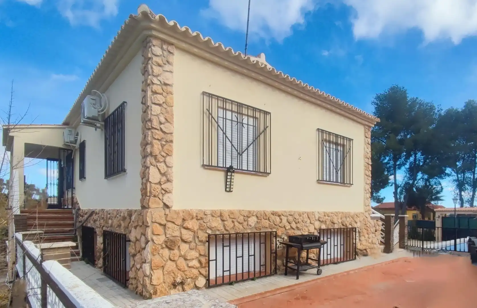 Casa rústica amb piscina en venda a Montserrat, imagen 5