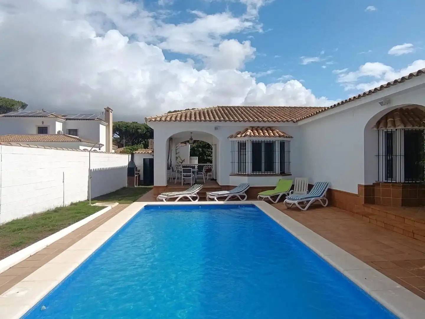 Swimming pool of Houses for sale in Chiclana de la Frontera  with Air Conditioner, Private garden and Storage room
