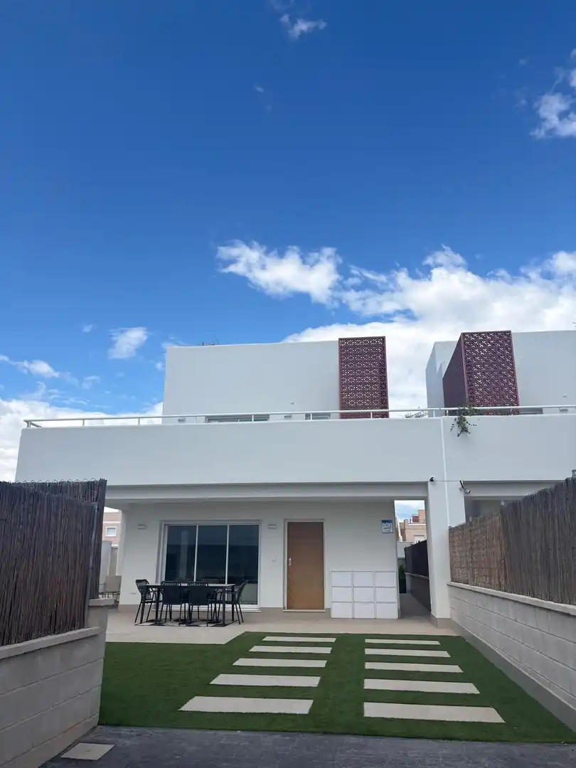 Vista exterior de Casa o chalet en venta en Pilar de la Horadada con Aire acondicionado, Calefacción y Jardín privado