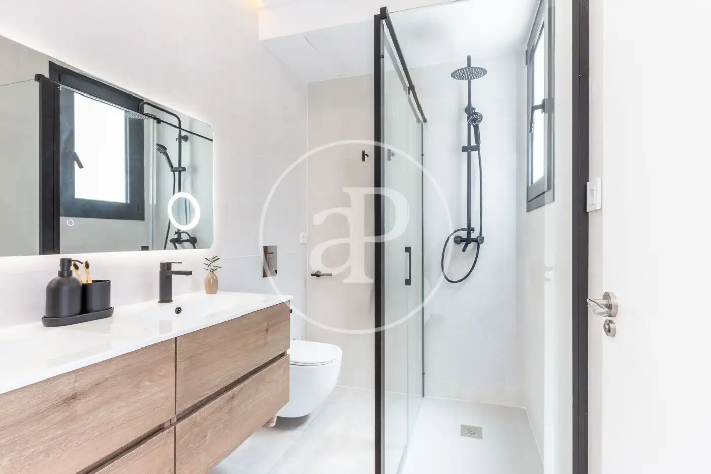 Baño de Piso en venta en Valencia con Aire acondicionado, Calefacción y Amueblado
