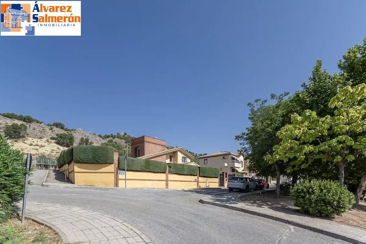 Vista exterior de Casa o xalet en venda en Albolote amb Calefacció, Jardí privat i Terrassa
