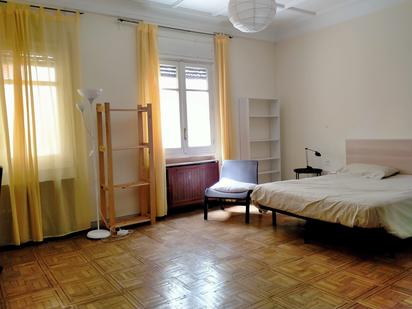 Bedroom of Flat for sale in  Madrid Capital