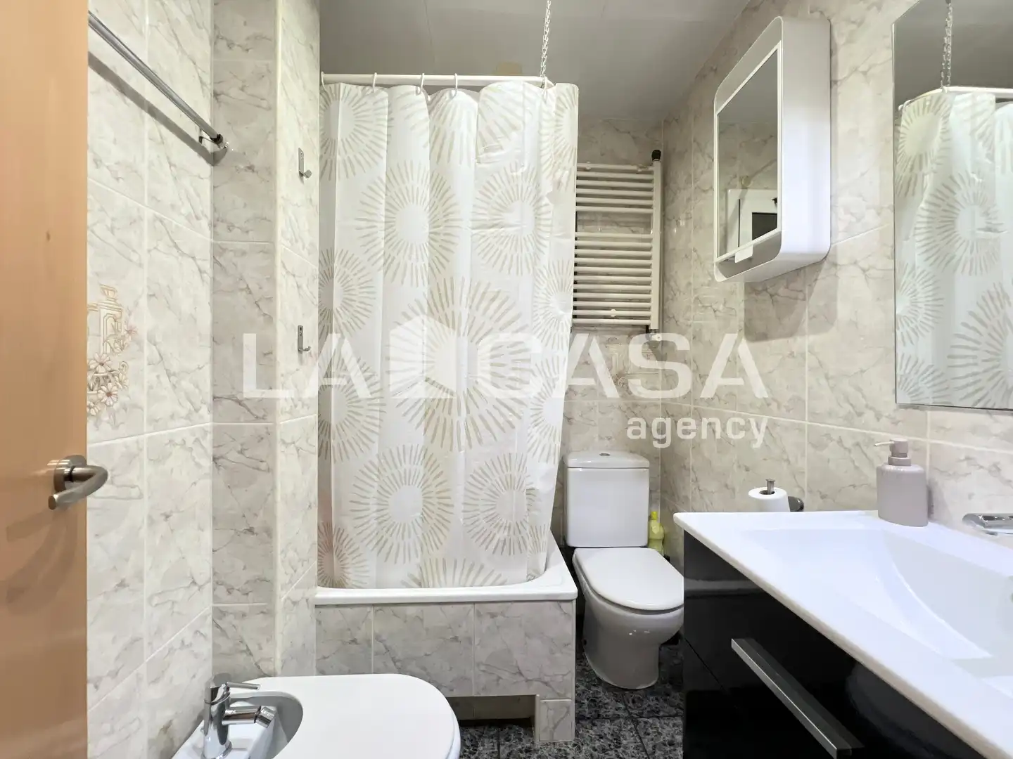 Baño de Piso en venta en Badalona con Calefacción