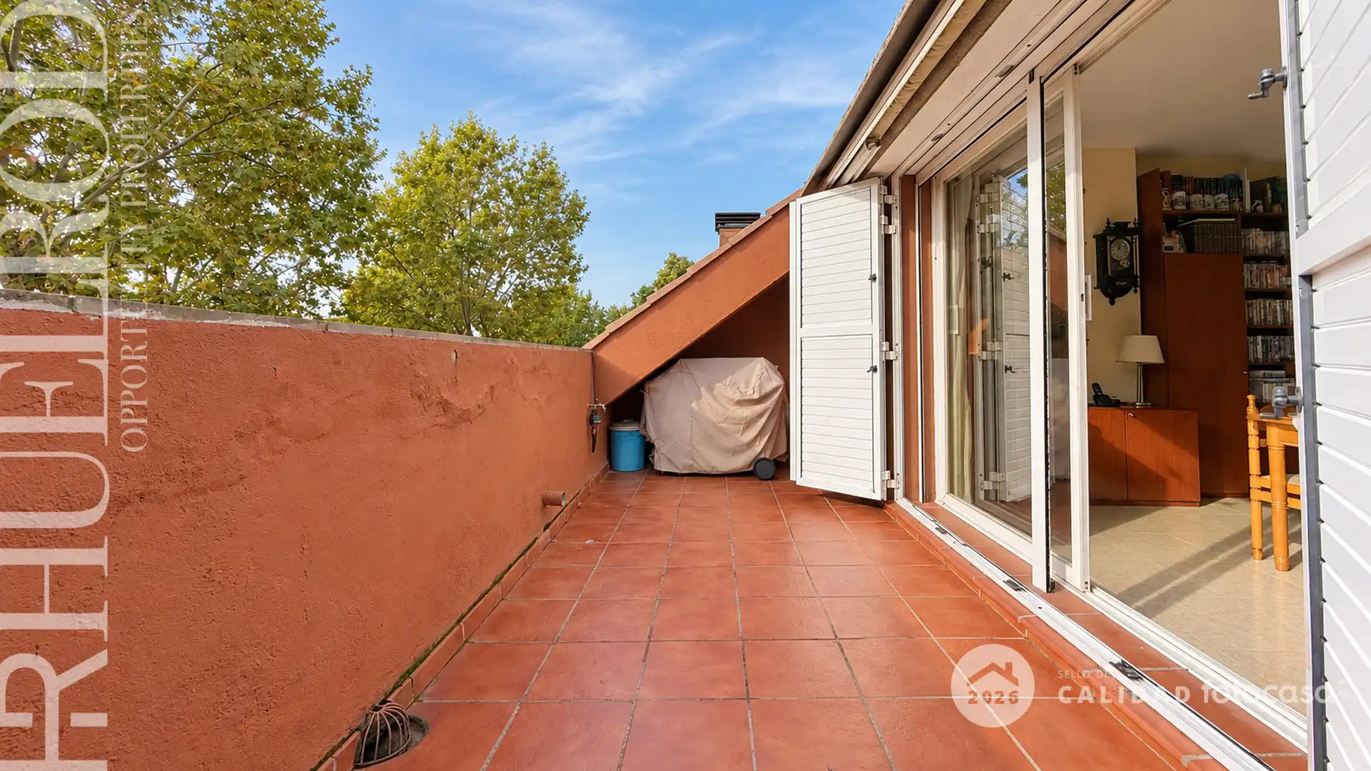 Vista exterior de Casa adosada en venta en Cerdanyola del Vallès con Aire acondicionado, Calefacción y Jardín privado