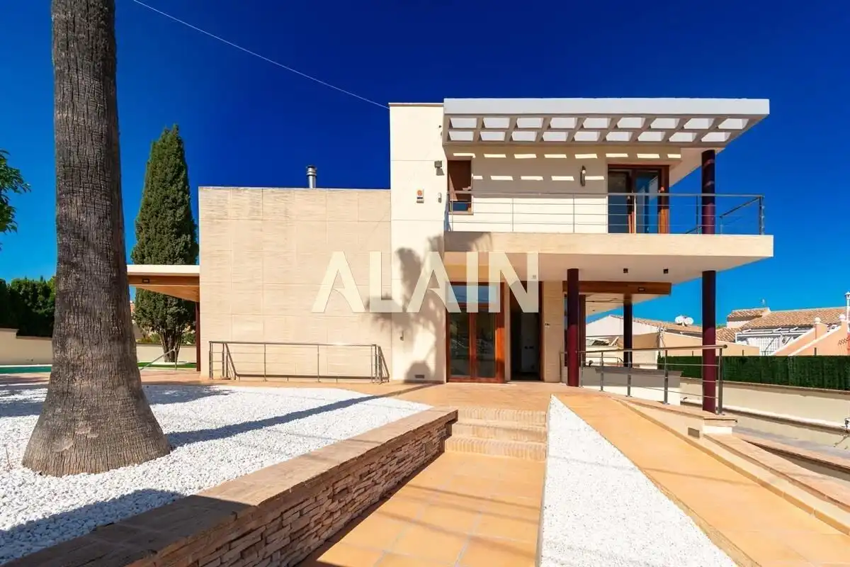 Vista exterior de Casa o chalet en venta en L'Alfàs del Pi con Calefacción, Jardín privado y Terraza
