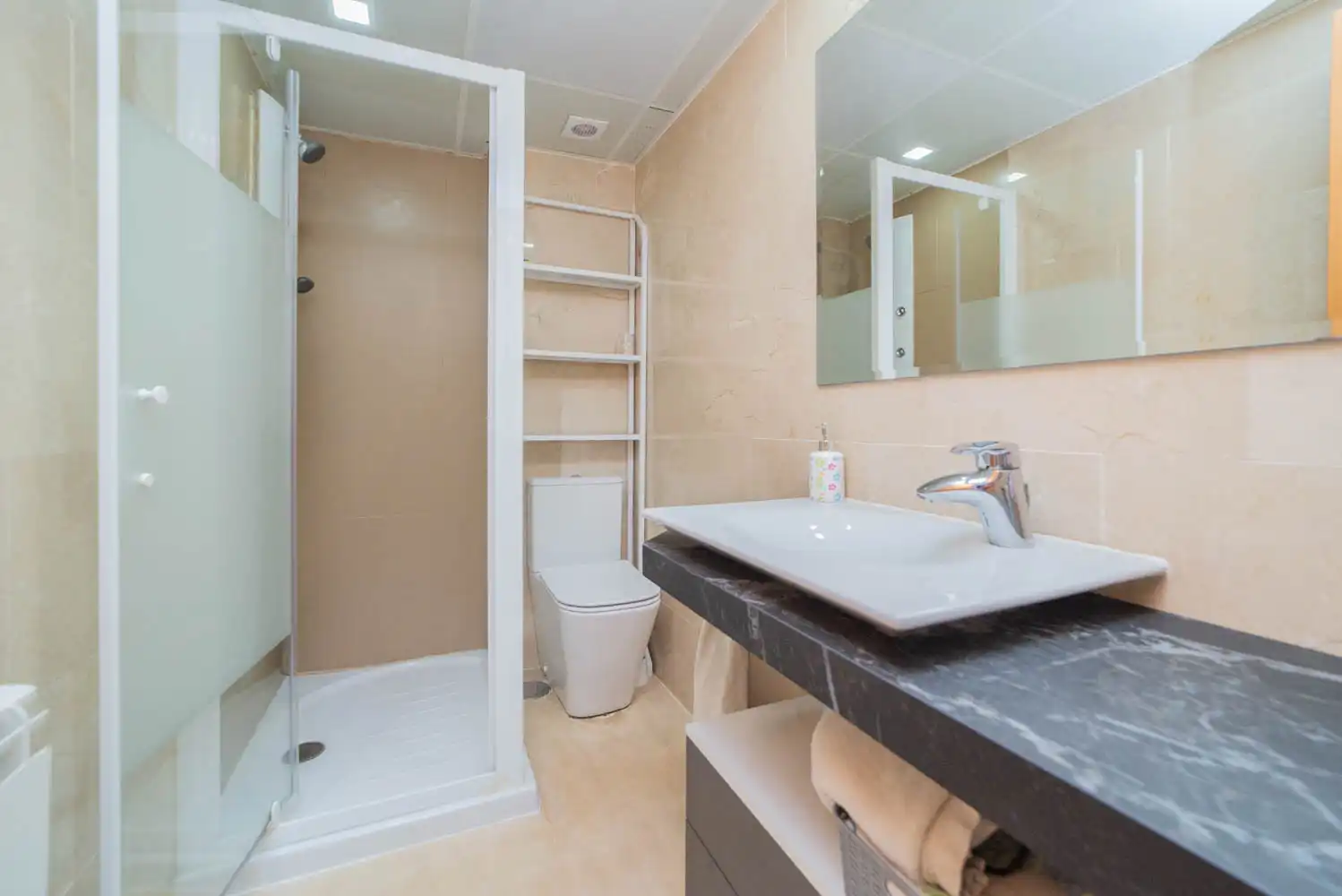 Bathroom of Duplexes for sale in Illescas  with Air Conditioner, Heating and Oven