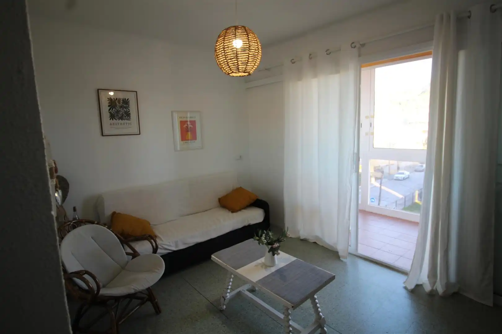 Sala de estar de Apartamento en venta en L'Estartit con Calefacción, Terraza y Amueblado