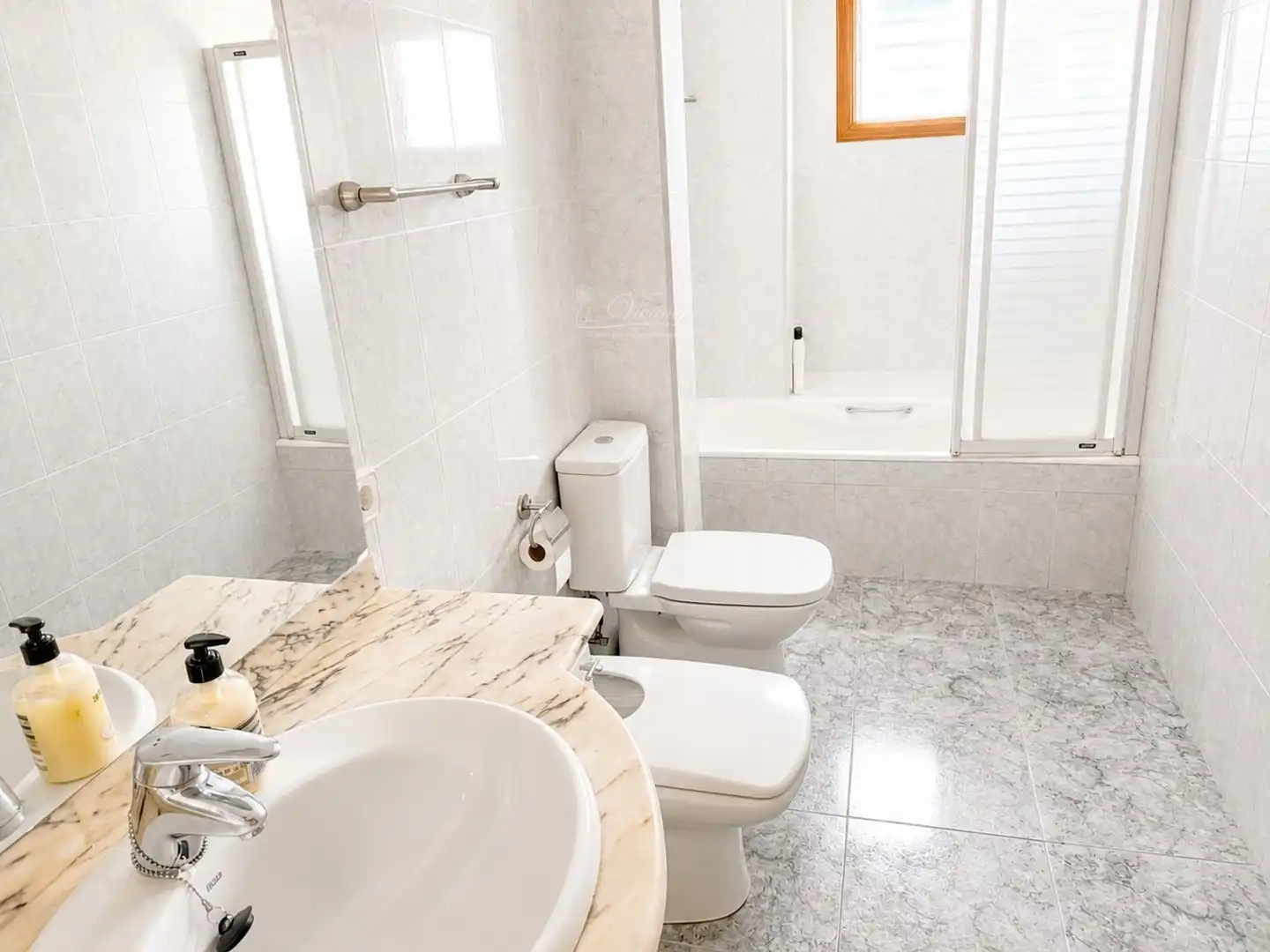 Baño de Piso en venta en  Palma de Mallorca con Aire acondicionado, Terraza y Amueblado