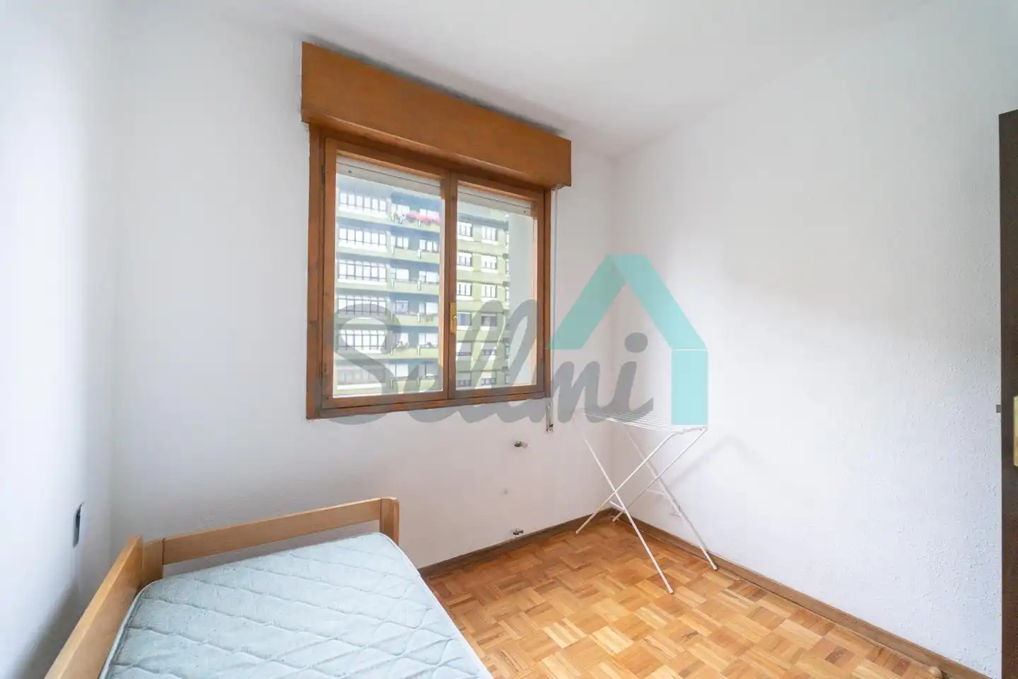 Bedroom of Flat for share in Oviedo   with Heating, Parquet flooring and Furnished