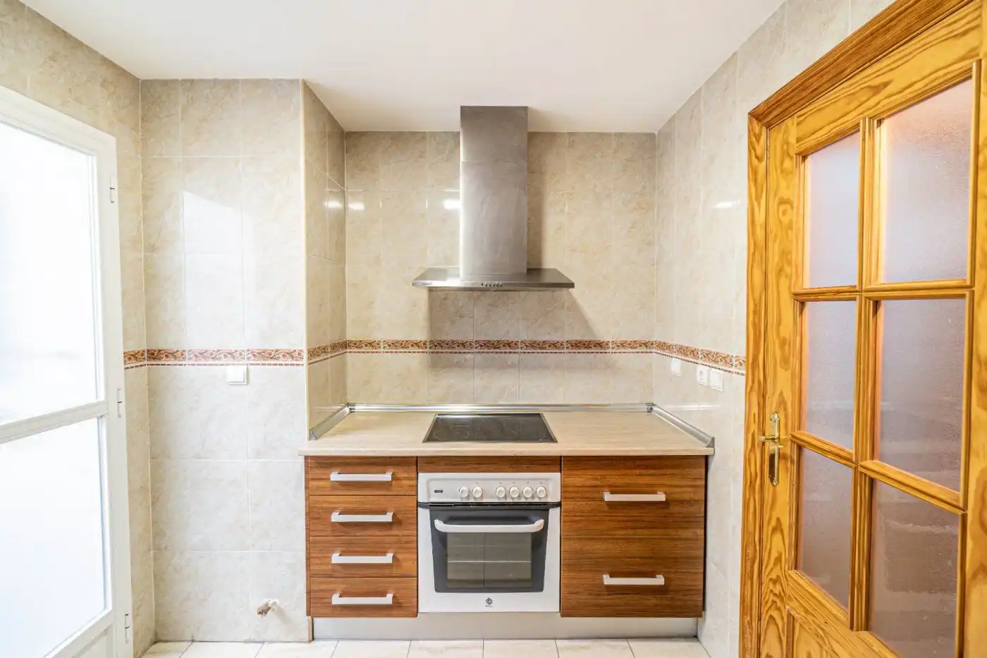Küche von Wohnung zur Miete in Las Gabias mit Klimaanlage, Heizung und Privatgarten
