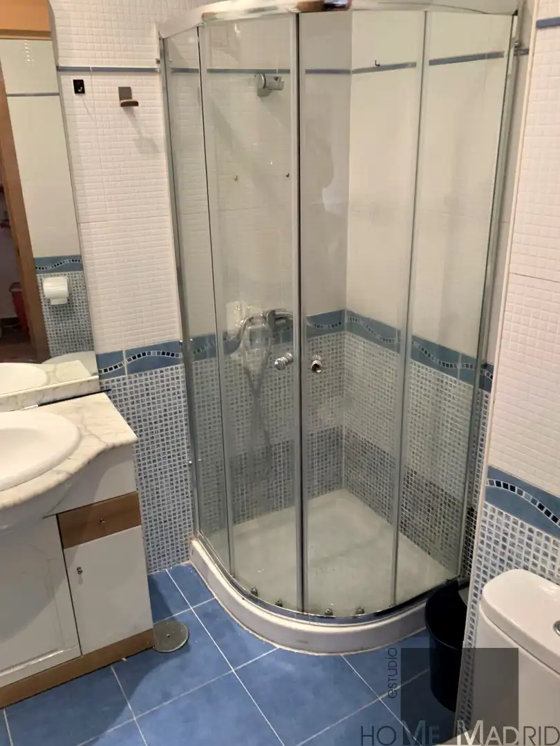 Baño de Piso de alquiler en Madrid con Calefacción y Amueblado