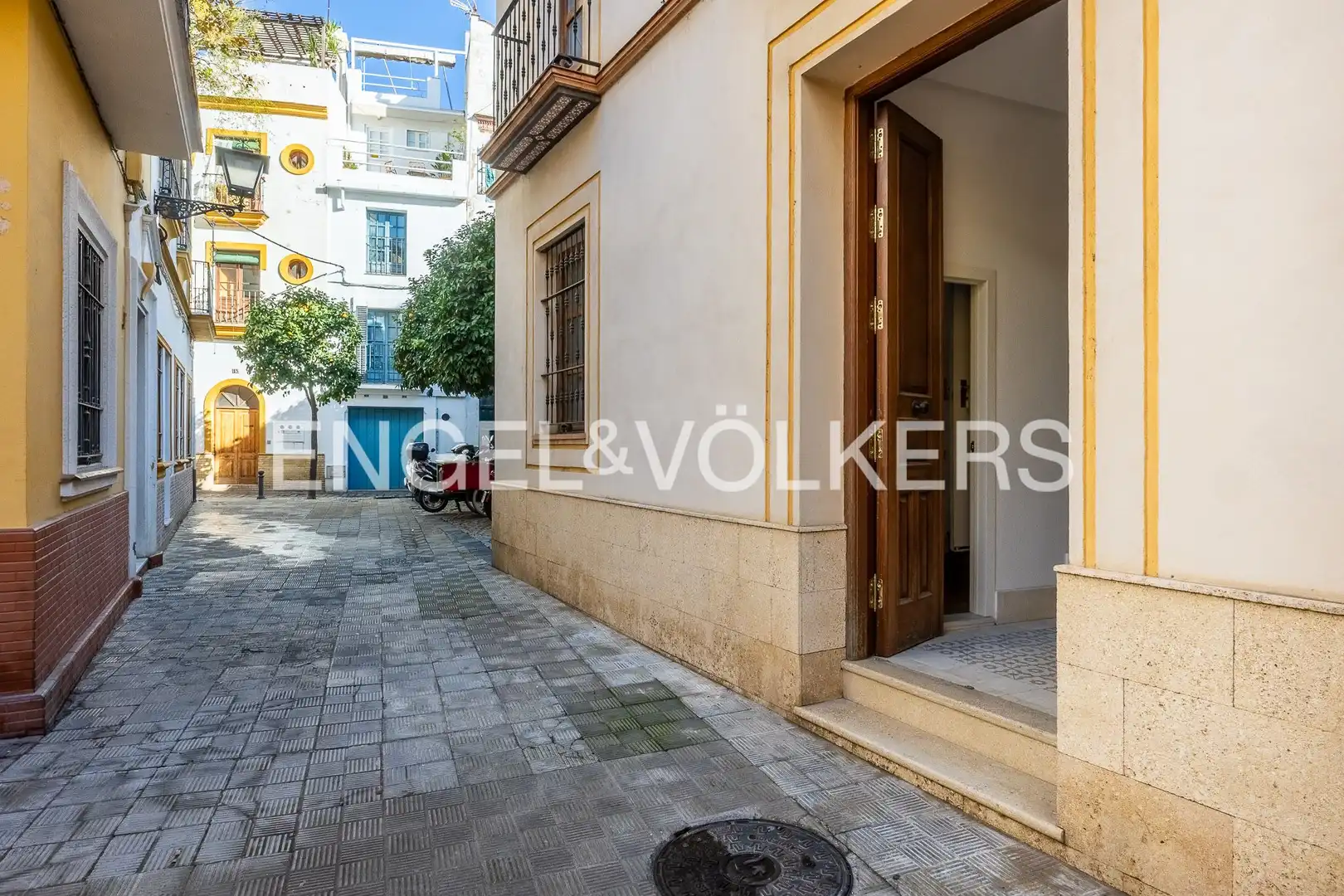 Exterior view of Houses for sale in Sevilla  with Air Conditioner, Heating and Storage room