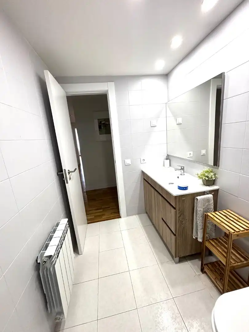 Bathroom of Flat for rent in  Pamplona / Iruña  with Heating, Parquet flooring and Terrace