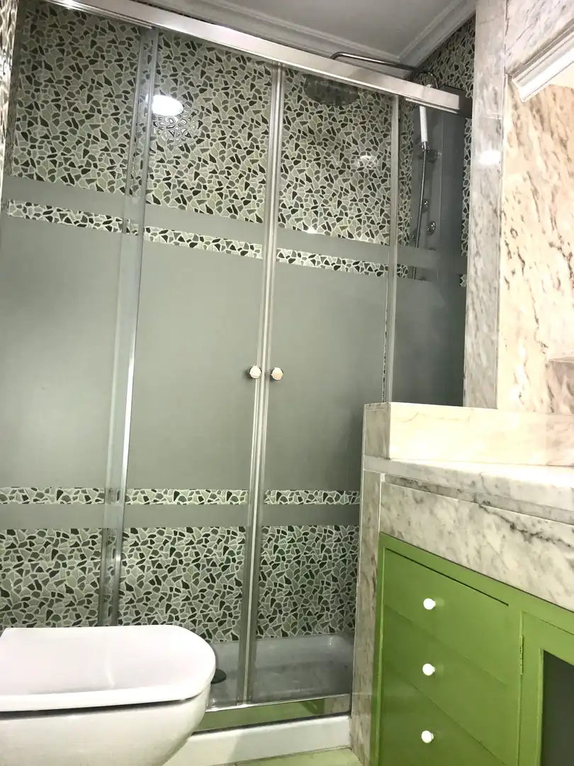 Baño de Casa adosada en venta en Plasencia con Aire acondicionado, Calefacción y Jardín privado