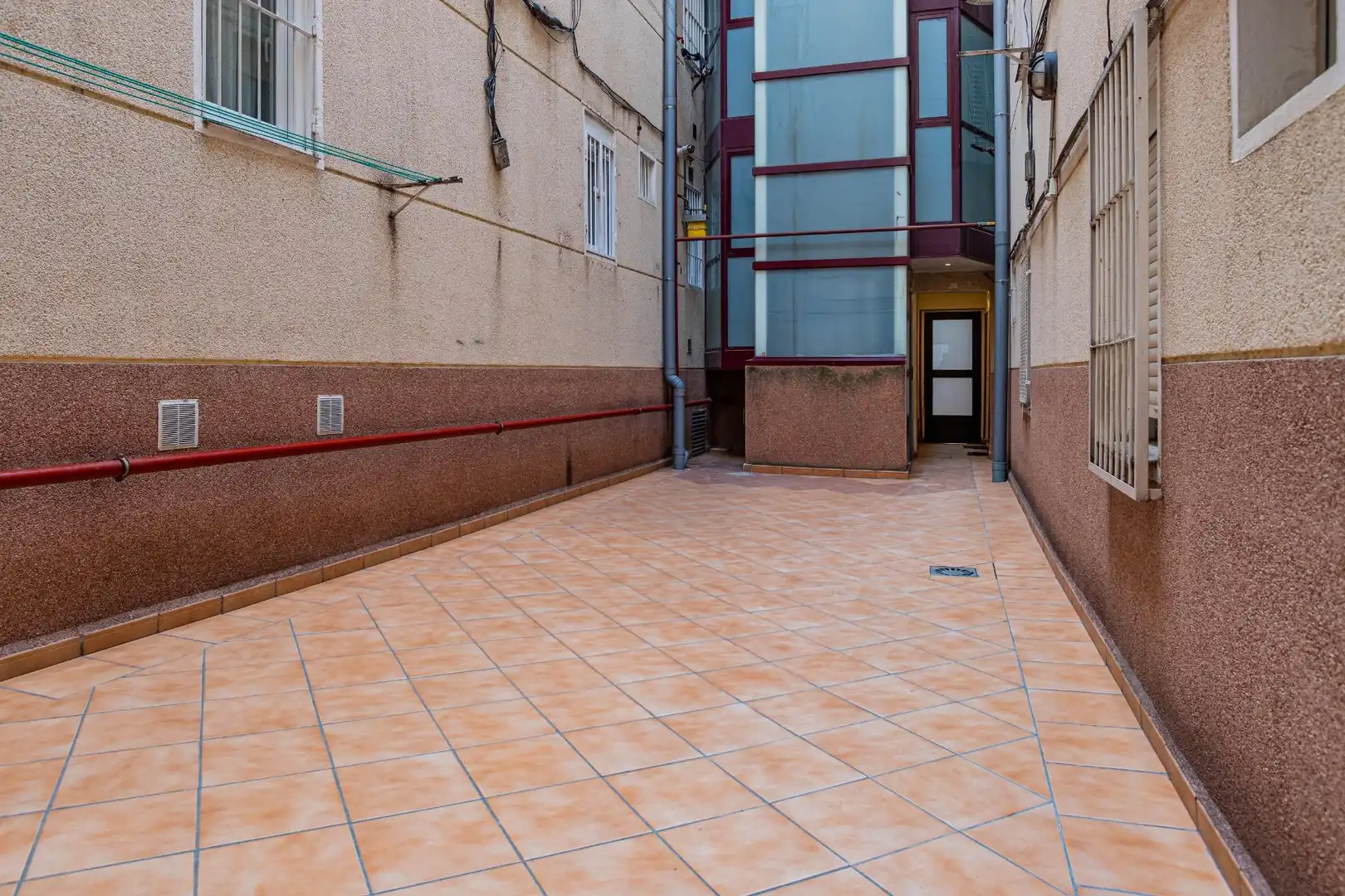 Exterior view of Ground floor for sale in Madrid  with Heating and Furnished