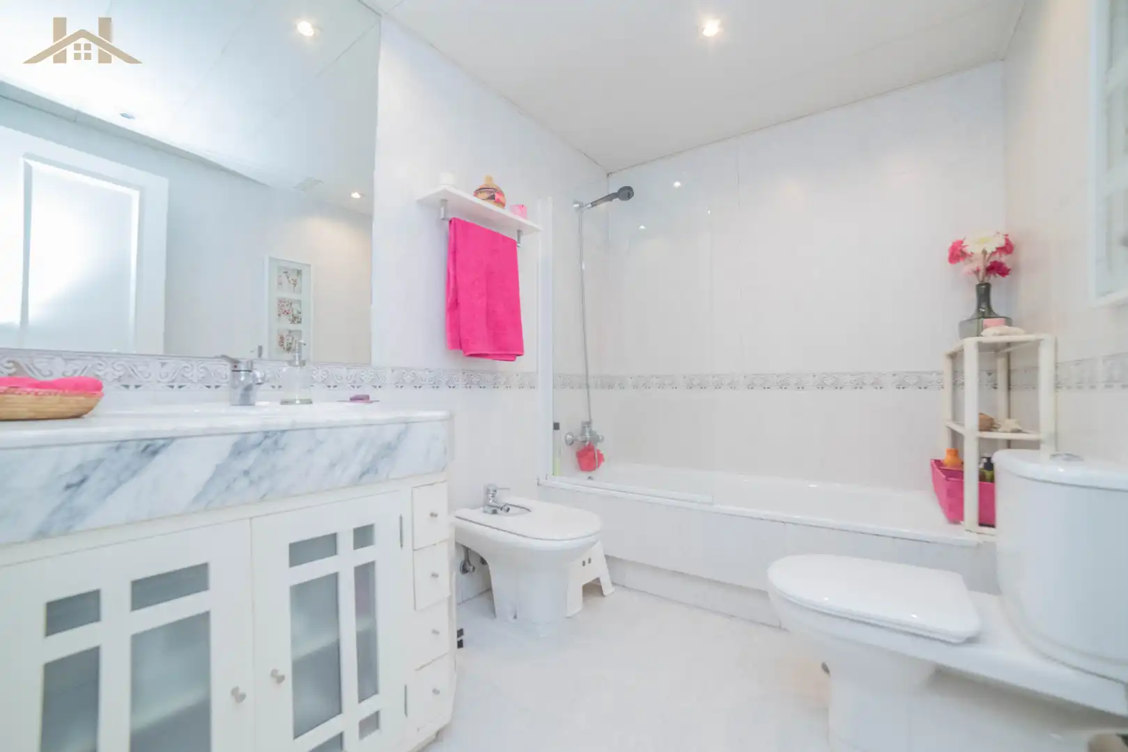 Bathroom of Flat for sale in Pozuelo de Alarcón  with Air Conditioner, Heating and Private garden