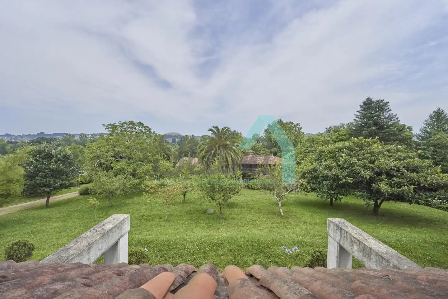 Jardí de Casa o xalet en venda en Gijón  amb Aire condicionat, Jardí privat i Parquet