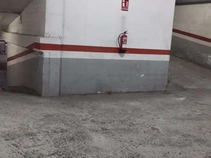 Aparcament de Garatge en venda en Barcelona amb Alarma