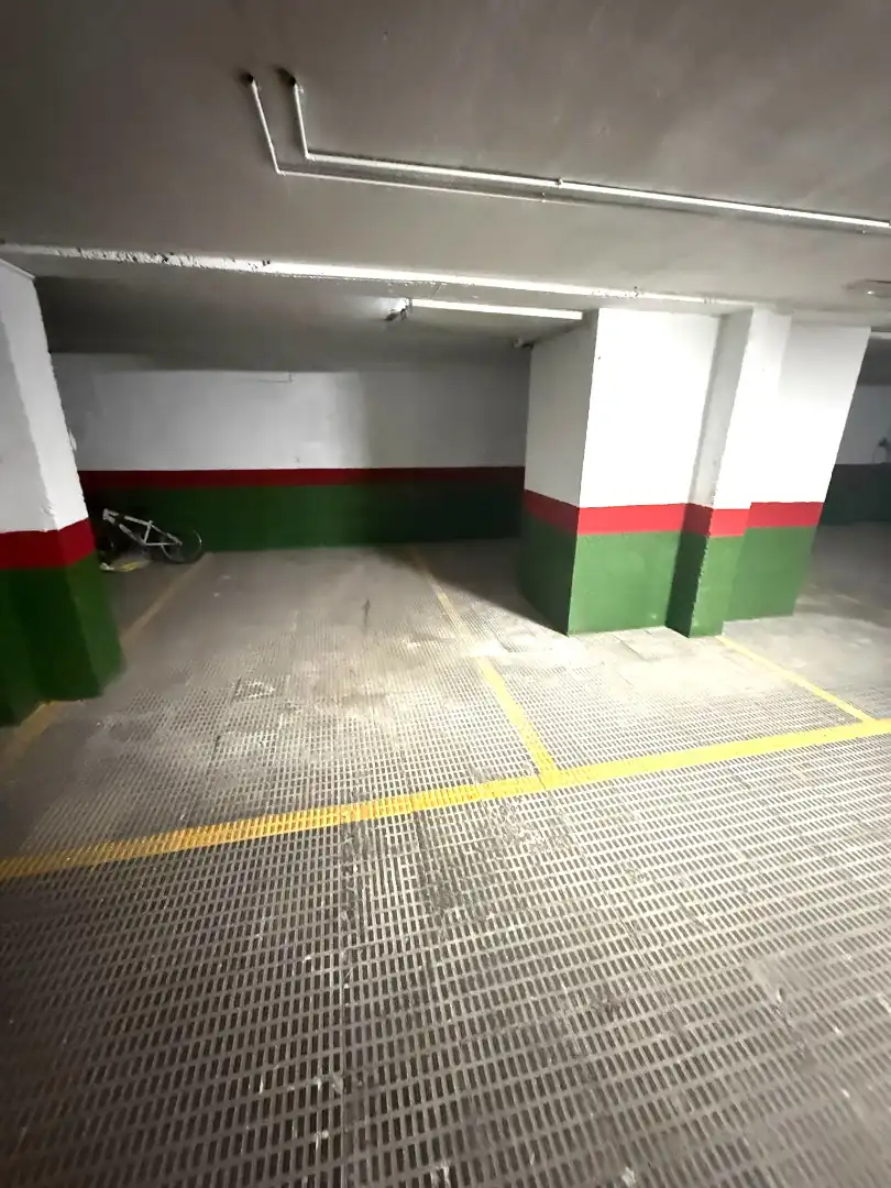 Parking with lift for sale in Calle de Juan XXIII
