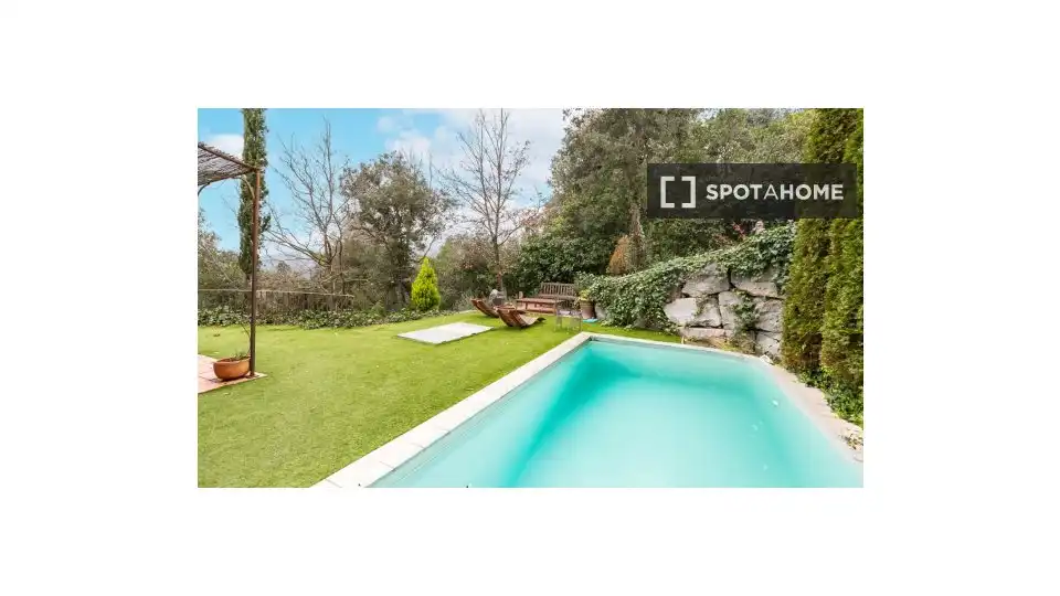 Schwimmbecken von Wohnung zur untervermieten in Barcelona mit Klimaanlage, Terrasse und Möbliert