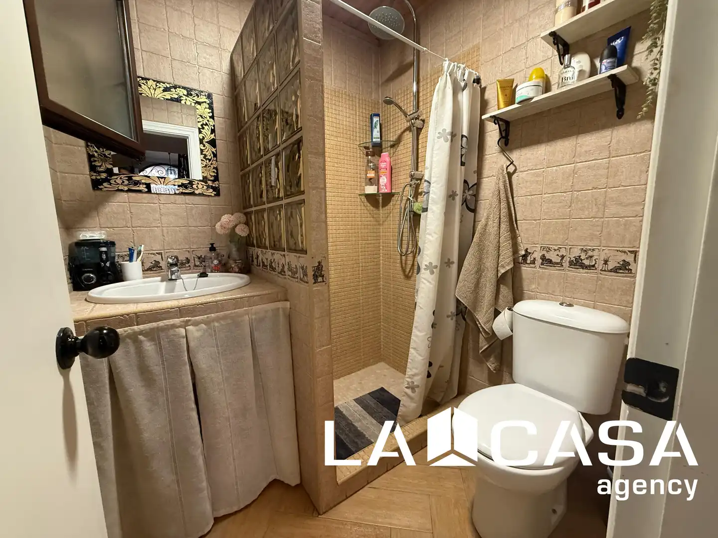 Bathroom of Detached homes for sale in Dos Hermanas  with Air Conditioner, Terrace and Storage room
