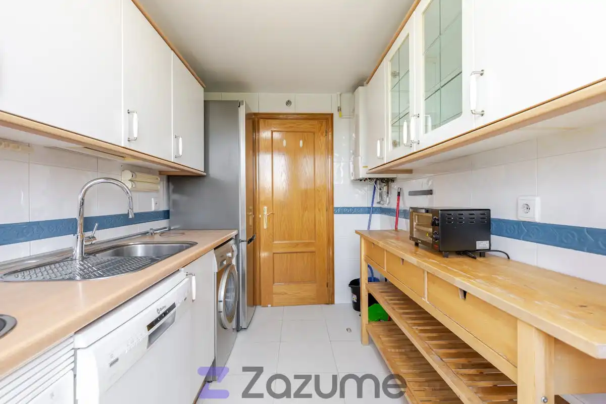 Cocina de Piso de alquiler en Madrid con Aire acondicionado, Calefacción y Piscina
