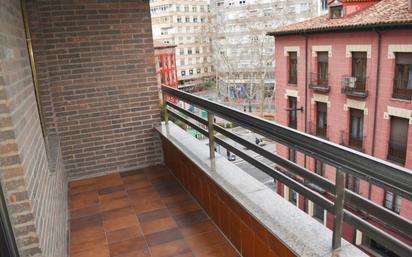 Balcony of Flat for sale in Valladolid Capital  with Parquet flooring, Terrace and Storage room