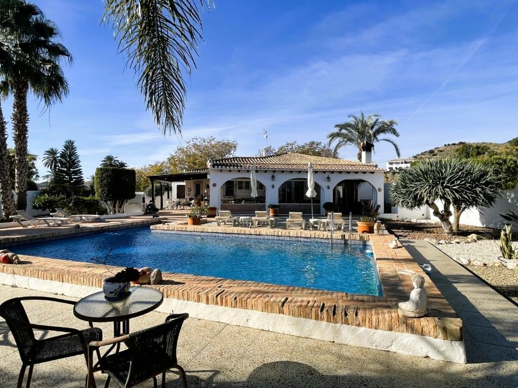 Exterior view of House or chalet for sale in Cuevas del Almanzora  with Heating, Terrace and Swimming Pool