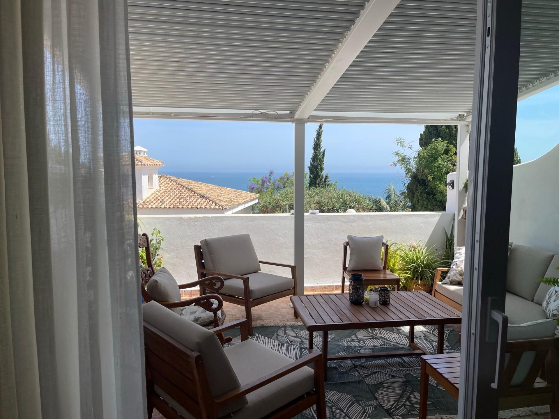 Terrassa de Casa o xalet en venda en Benalmádena amb Aire condicionat, Jardí privat i Parquet