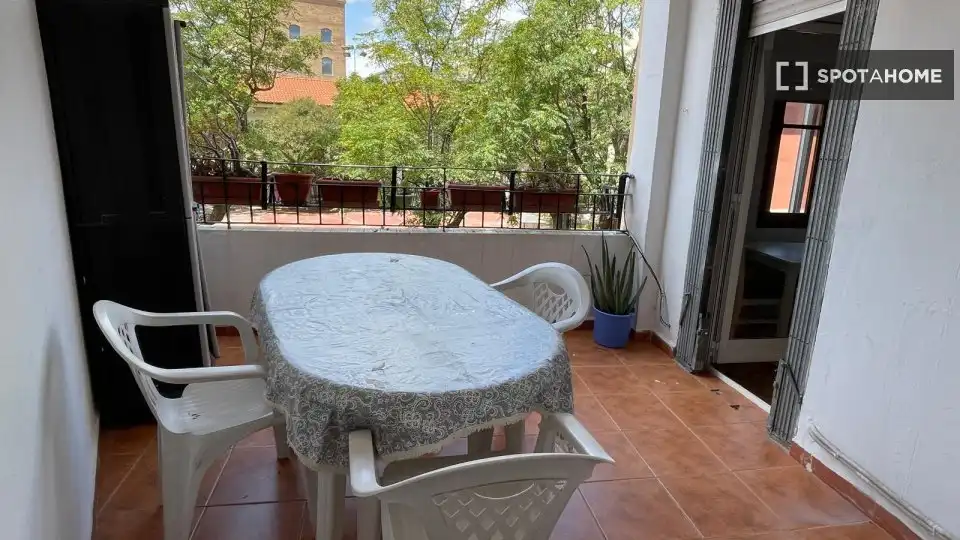 Terrassa de Pis de lloguer en Valencia amb Aire condicionat, Calefacció i Moblat