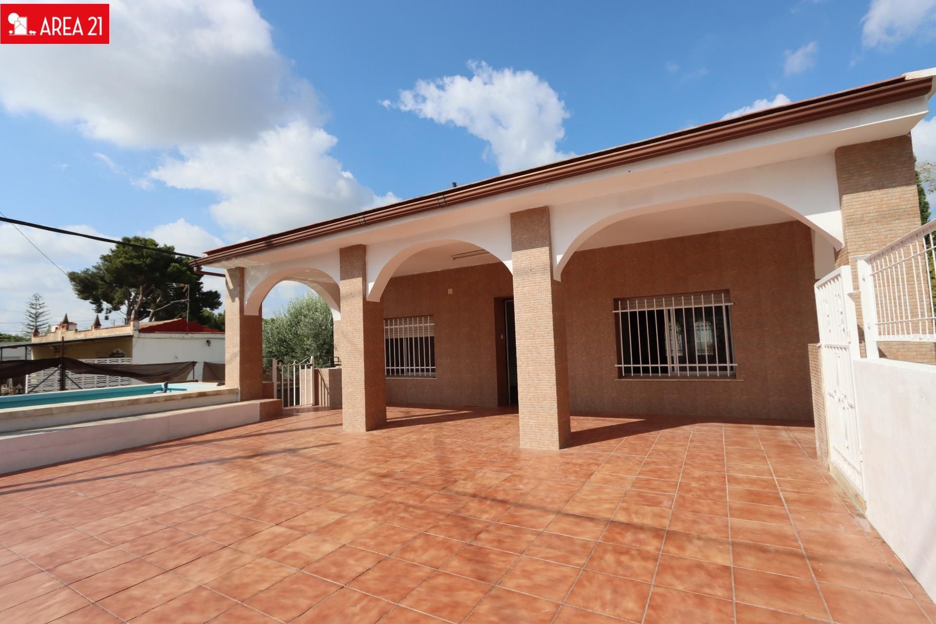 Exterior view of House or chalet for sale in  Madrid Capital  with Private garden, Terrace and Storage room
