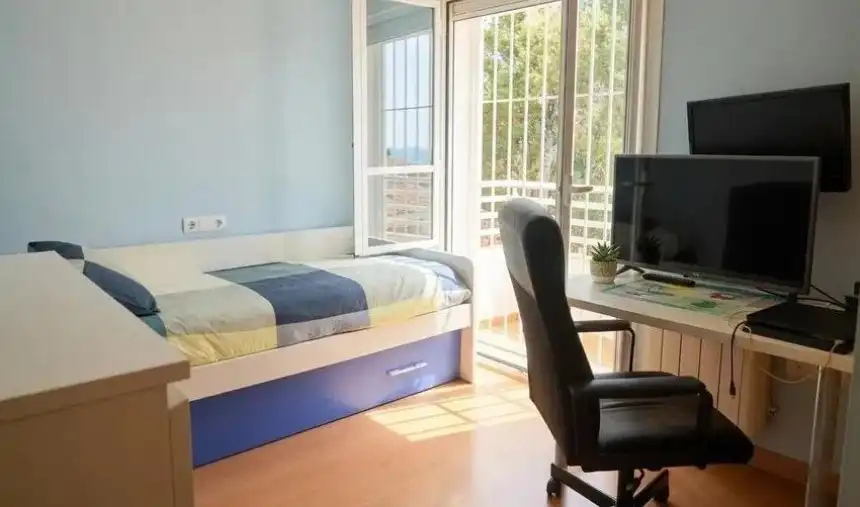 Dormitori de Casa o xalet en venda en Torremolinos amb Aire condicionat, Jardí privat i Terrassa